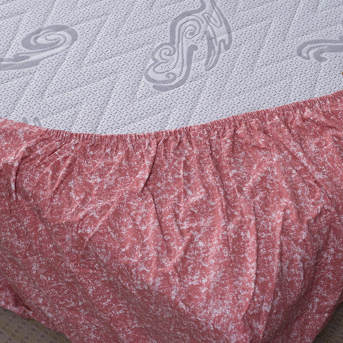 Florescence Texture Print Red Fitted Sheet With Pillow Covers