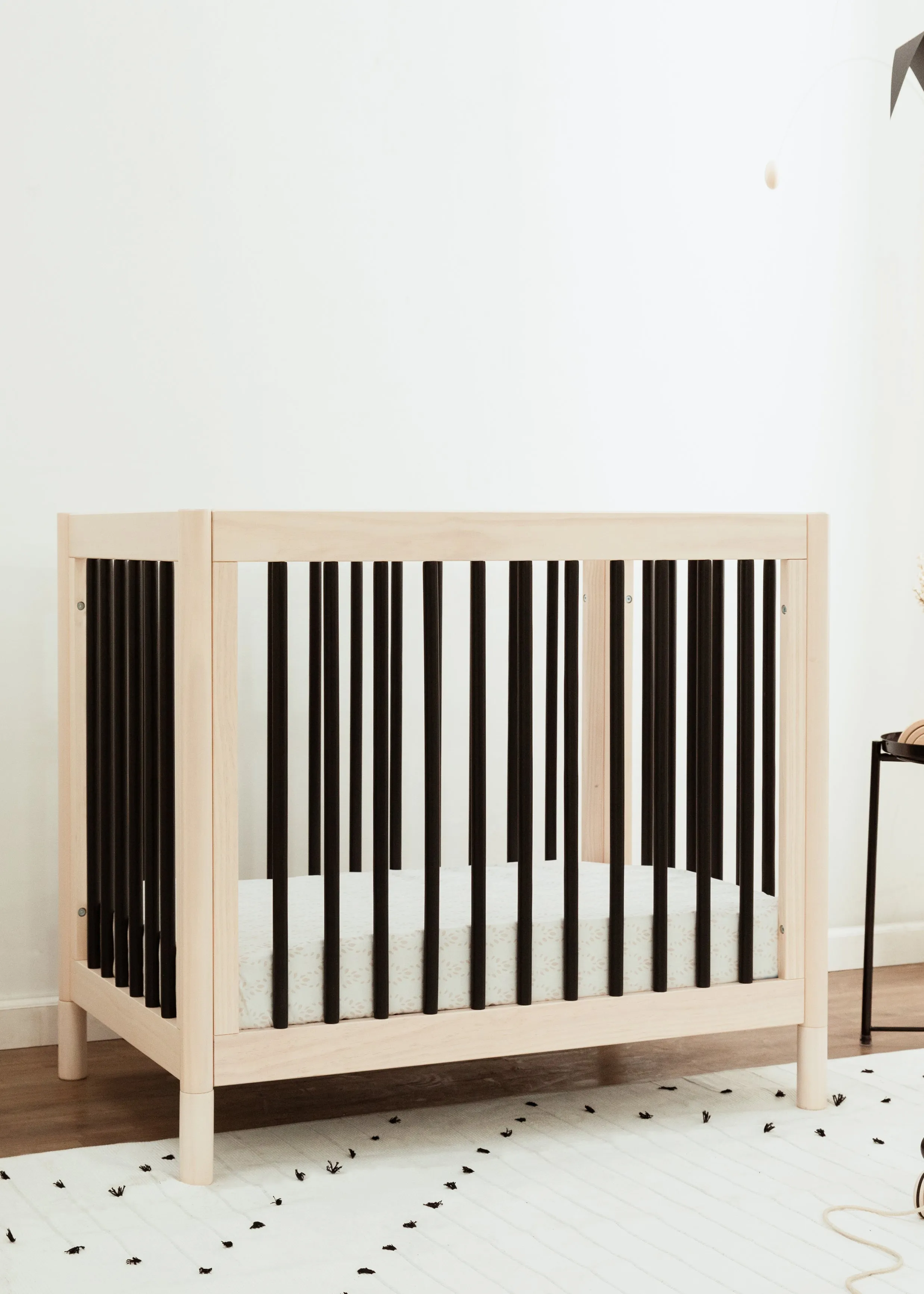 GELATO 4-IN-1 CONVERTIBLE MINI CRIB - WASHED NATURAL/BLACK